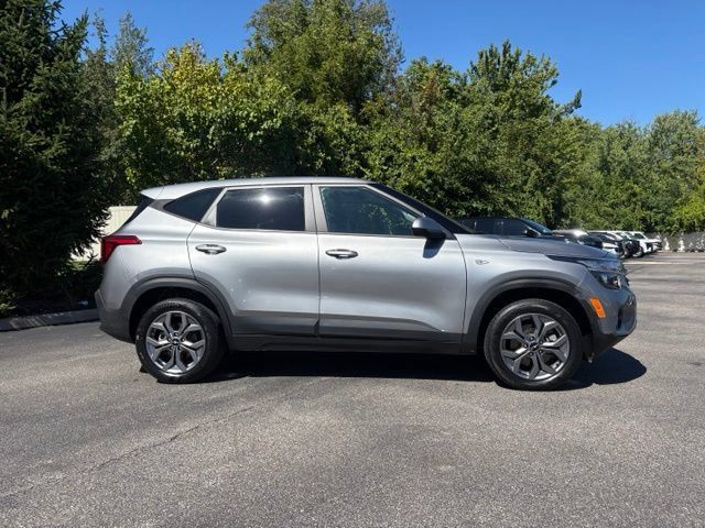 Used 2024 Kia Seltos LX AWD/4WD image 9