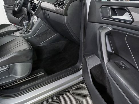 Certified 2023 Volkswagen Tiguan SE FWD image 21