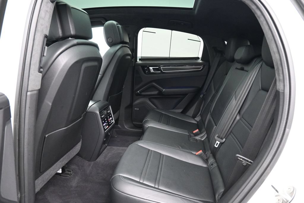 Used 2021 Porsche Cayenne GTS AWD/4WD image 23