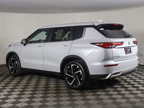 Used 2024 Mitsubishi Outlander SE image 10