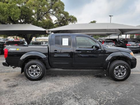 Used 2018 Nissan Frontier PRO-4X image 2