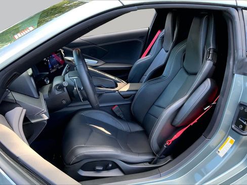Used 2022 Chevrolet Corvette Stingray Coupe w/ 1LT RWD image 9
