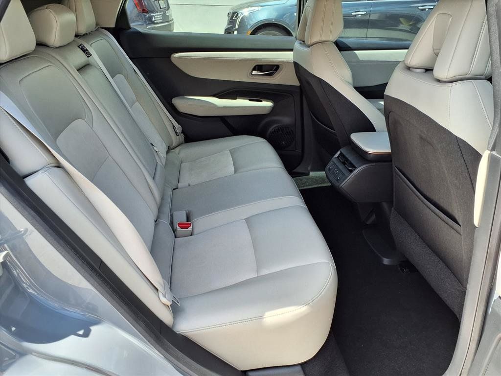 Used 2024 Nissan Ariya AWD image 12