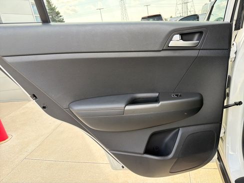 Used 2017 Kia Sportage LX w/ LX Popular Package FWD image 19
