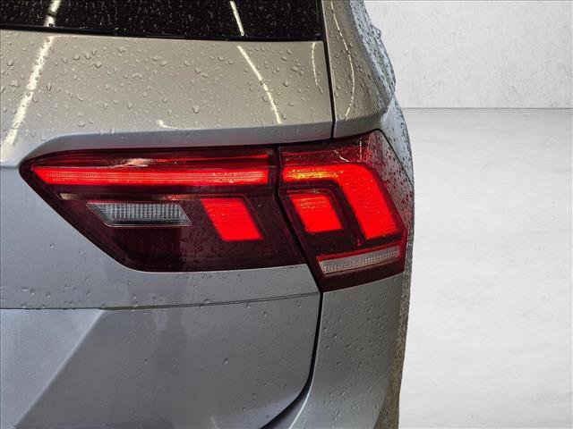 Used 2022 Volkswagen Tiguan SE R-Line FWD image 7
