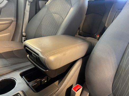 Used 2015 Chevrolet Traverse LS image 19