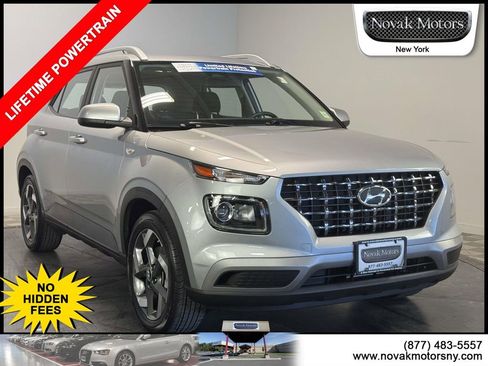 Used 2025 Hyundai Venue SEL FWD image 1
