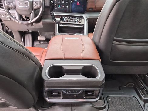Used 2024 GMC Sierra 3500 Denali Ultimate AWD/4WD image 33