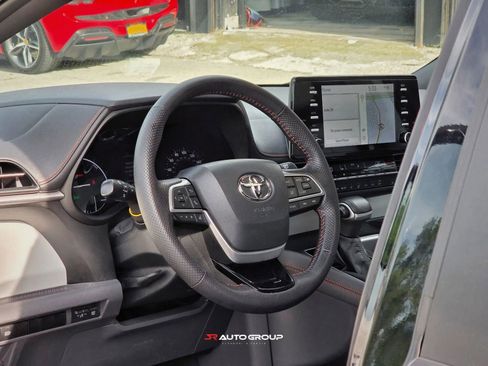 Used 2023 Toyota Sienna XSE AWD/4WD image 16
