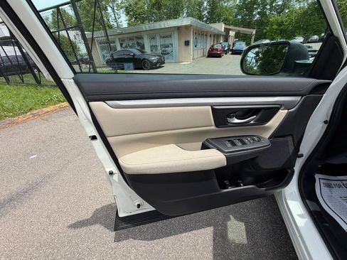Used 2017 Honda CR-V LX image 11