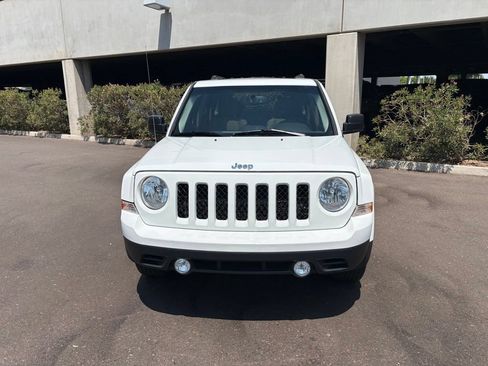 Used 2016 Jeep Patriot Latitude w/ Sun/Sound Group FWD image 3
