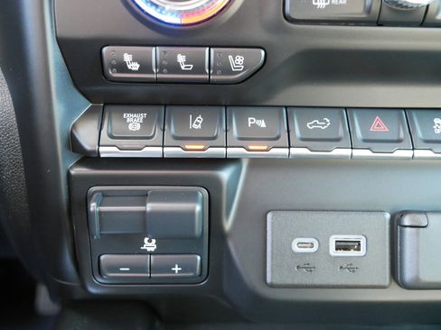 Used 2020 GMC Sierra 3500 Denali w/ Denali Ultimate Package image 31