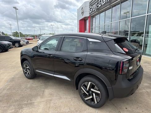 New 2026 Nissan Kicks SV image 2