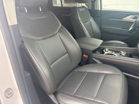 Used 2026 Ford Explorer Active w/ Active Comfort Package RWD image 32