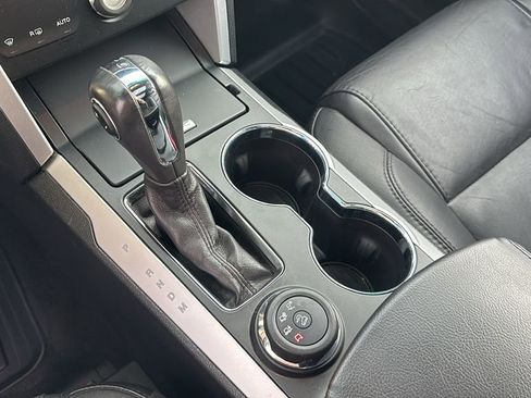 Used 2015 Ford Explorer XLT w/ Equipment Group 202B image 21