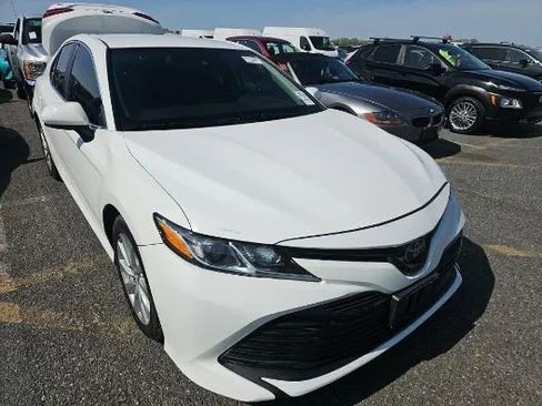 Used 2020 Toyota Camry LE FWD image 3