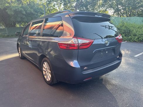 Used 2017 Toyota Sienna LE AWD/4WD image 21