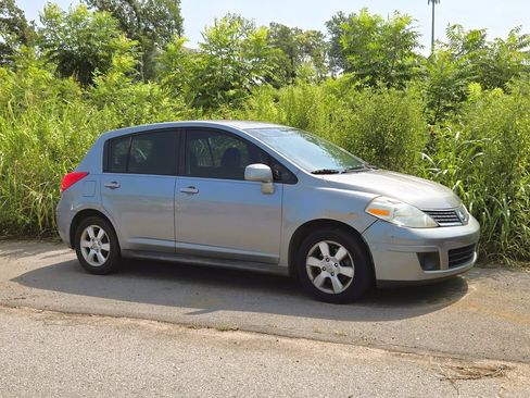 Used 2007 Nissan Versa Hatchback FWD image 1