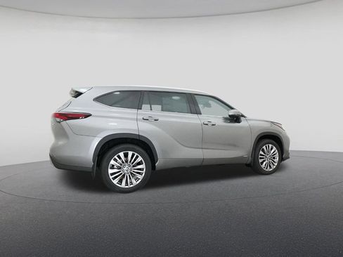 New 2026 Toyota Highlander Platinum image 26