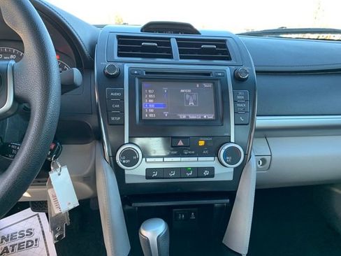 Used 2014 Toyota Camry LE image 17