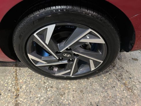 Used 2025 Hyundai Elantra Limited image 31