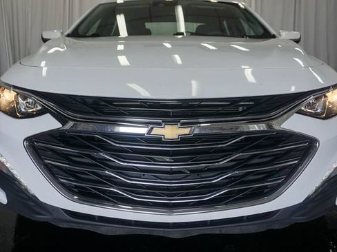 Used 2024 Chevrolet Malibu LT FWD image 3