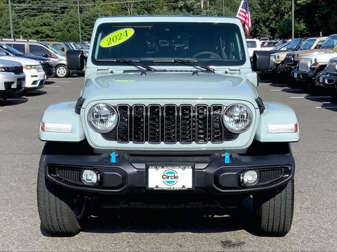 Used 2024 Jeep Wrangler Unlimited w/ Convenience Group AWD/4WD image 3