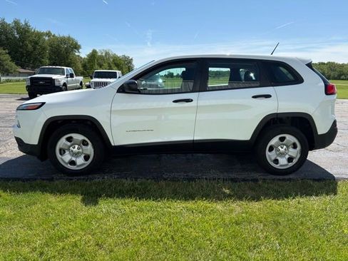 Used 2017 Jeep Cherokee Sport FWD image 12