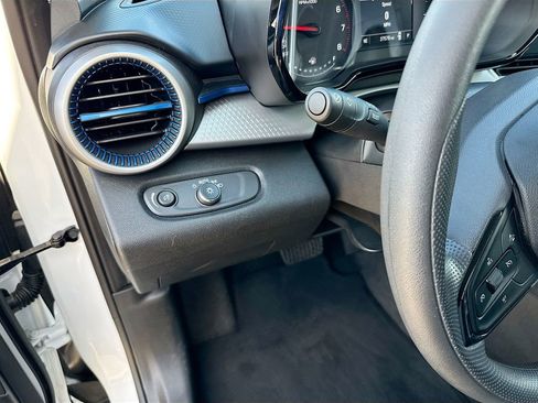 Used 2025 Chevrolet Trax LS image 10