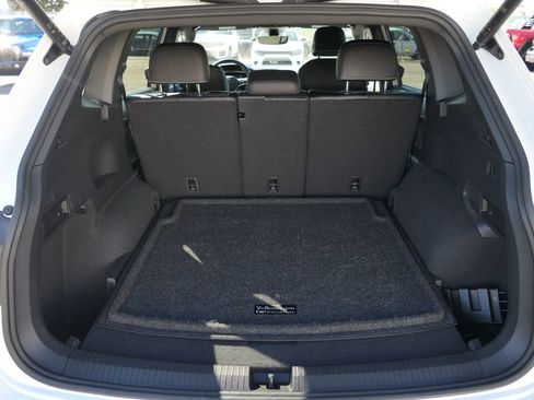 Used 2022 Volkswagen Tiguan SE R-Line image 22