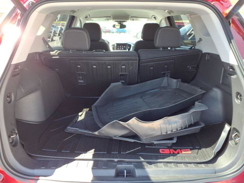 Used 2023 GMC Terrain SLE w/ Driver Convenience Package FWD image 28