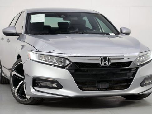 Used 2018 Honda Accord Sport image 2