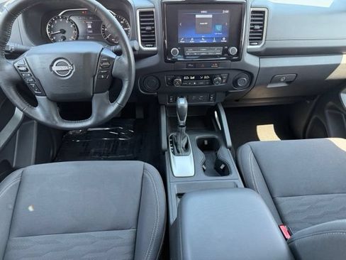 Used 2023 Nissan Frontier SV w/ SV Convenience Package RWD image 9