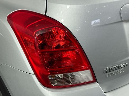 Used 2022 Chevrolet Trax LS w/ Tint and Cruise Package FWD image 62