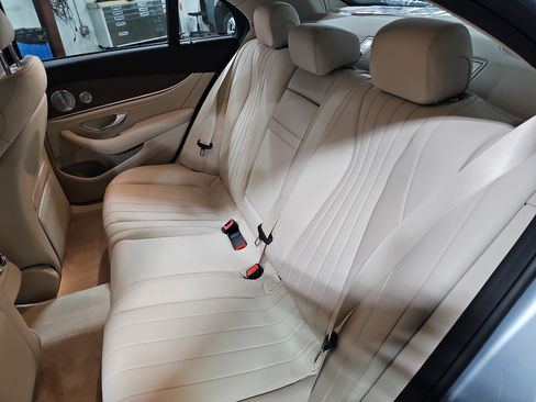 Used 2018 Mercedes-Benz E 400 4MATIC Sedan image 14