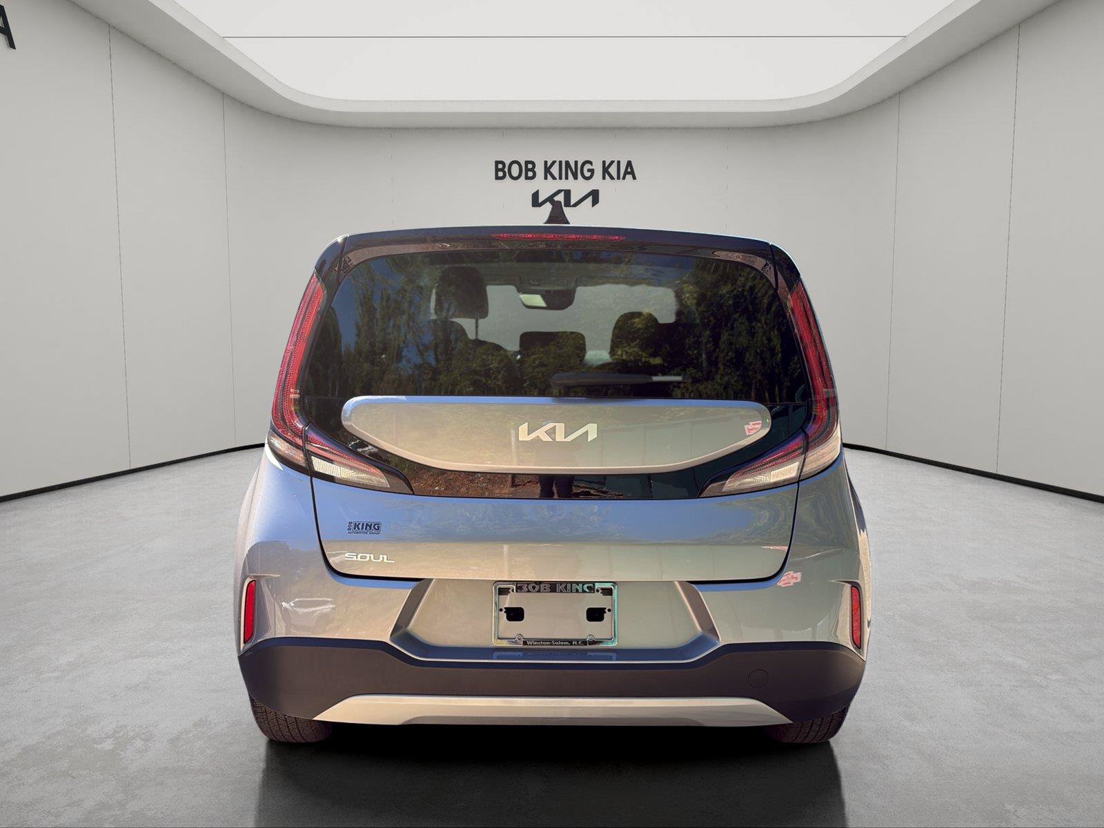 Used 2025 Kia Soul LX w/ LX Technology Package FWD image 4