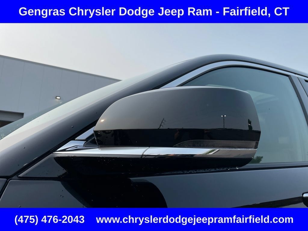 Certified 2023 Jeep Grand Cherokee Overland AWD/4WD image 13