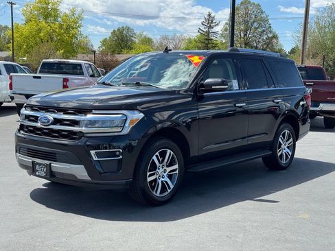 Used 2024 Ford Expedition Limited AWD/4WD image 3