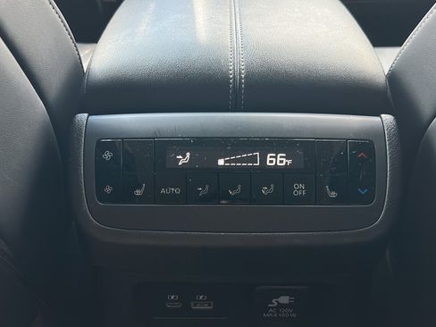 Used 2025 Nissan Pathfinder Platinum FWD image 18
