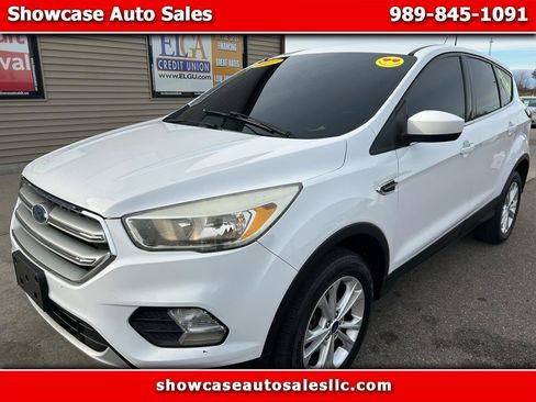 Used 2017 Ford Escape SE image 1