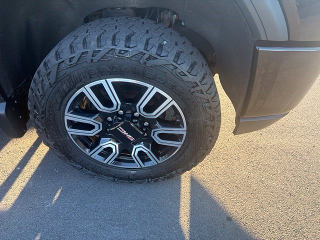 Used 2021 GMC Sierra 2500 AT4 w/ AT4 Premium Plus Package AWD/4WD image 2