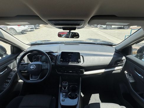 Used 2025 Nissan Rogue SV FWD image 30