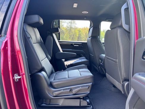 New 2025 Chevrolet Suburban RST w/ Comfort Package image 48