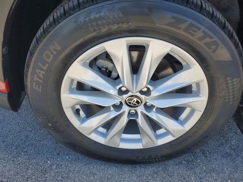 Used 2023 Toyota Corolla Cross LE image 30