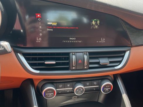 Used 2019 Alfa Romeo Giulia AWD image 15