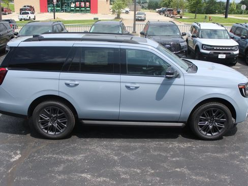 New 2026 Ford Expedition Platinum w/ Stealth Appearance Package AWD/4WD image 7
