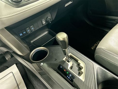 Used 2014 Toyota RAV4 Limited image 17