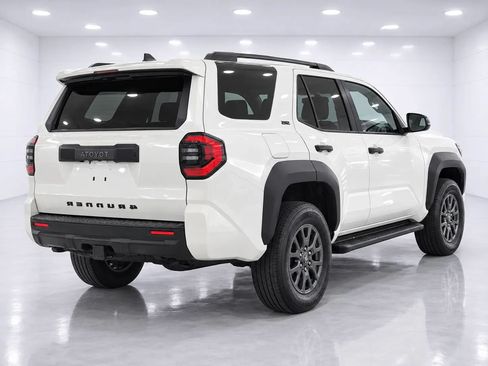 Used 2025 Toyota 4Runner SR5 AWD/4WD image 5