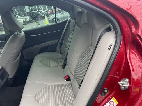 Used 2018 Toyota Camry SE image 7