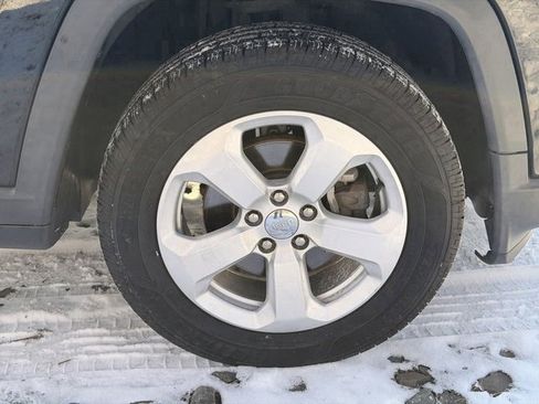 Used 2019 Jeep Compass Latitude w/ Popular Equipment Group image 9